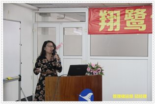 C:Users
s04Desktop人事邱平經(jīng)理1_副本.jpg